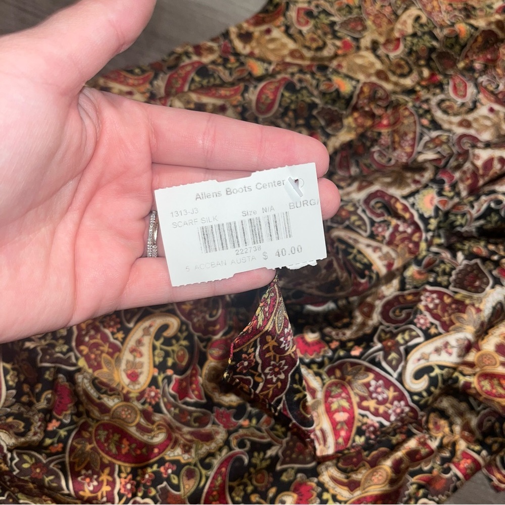 NWT 100% Silk Paisley Patterned Scarf - Picture 3 of 5